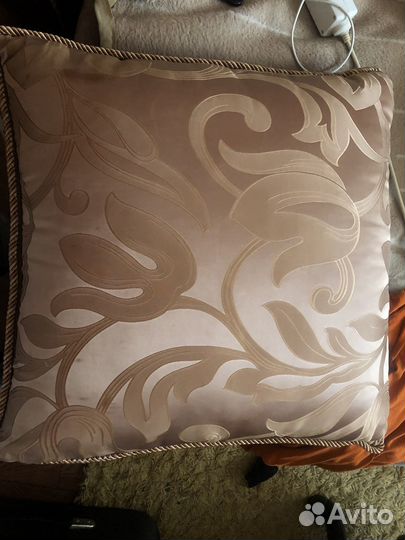 Декоративные подушки на диван