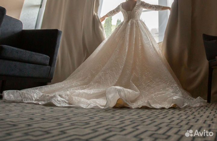 Свадебное платье