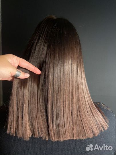 Модель на уход для волос