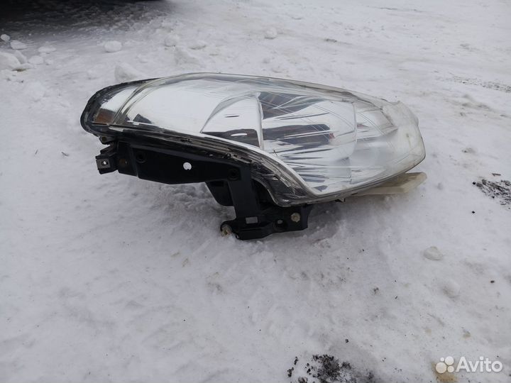 Фара передняя правая