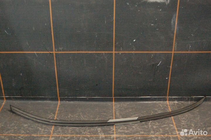 Молдинг двери передней правой - Skoda Rapid