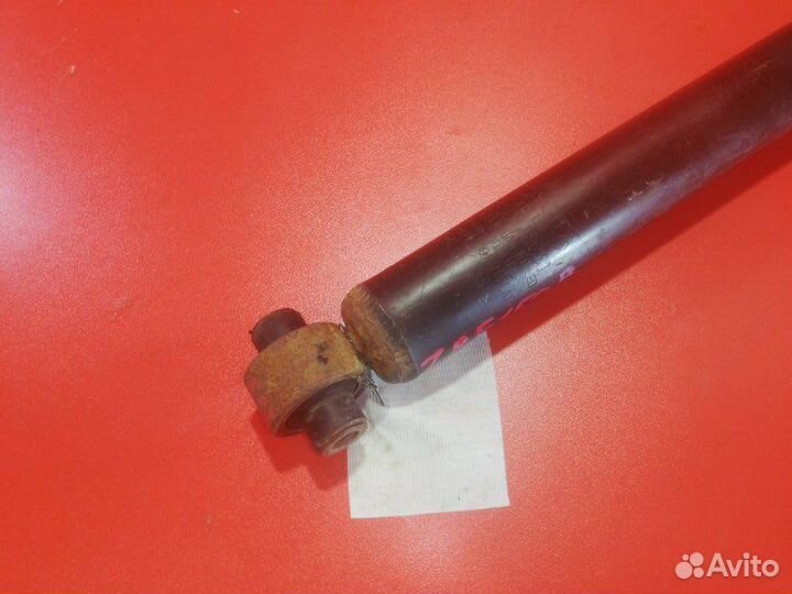 Амортизатор задний Toyota Corolla ZRE151 1ZR-FE