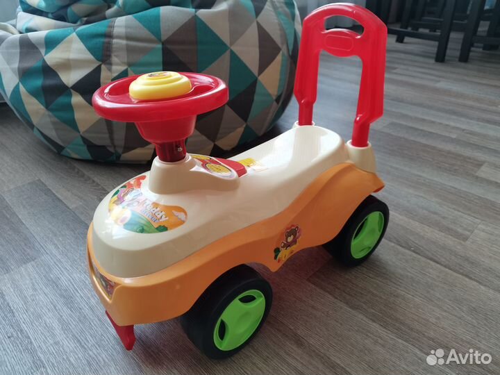 Машинка-каталка для самых маленьких