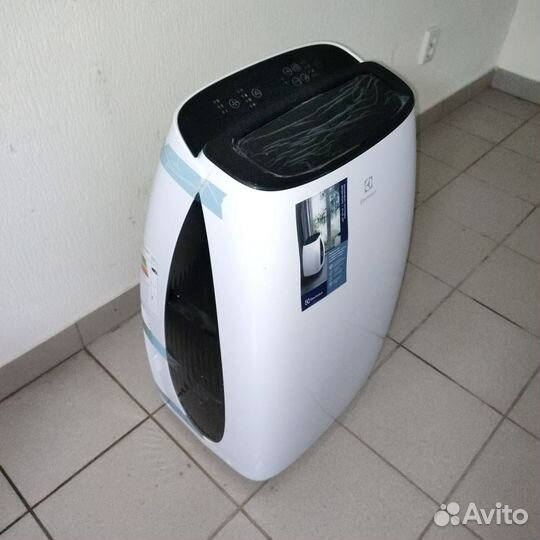 Кондиционер мобильный Electrolux eacm-13 hr/n3