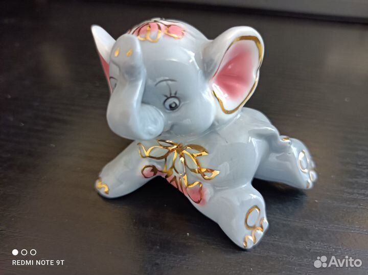 Статуэтка фарфоровая Слоник