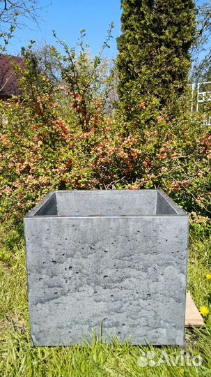 Кашпо напольное бетонное
