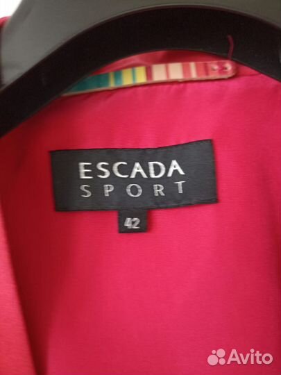 Бомбер Escada