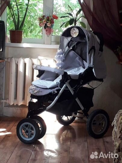 Прогулочная коляска с надувными колесами
