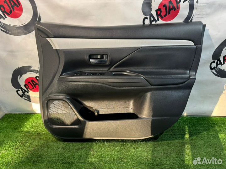 Обшивка двери (кожа) передняя правая Mitsubishi