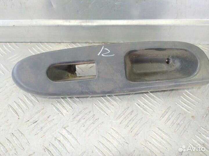 Накладка кнопки стеклоподьемника Renault Espace 3