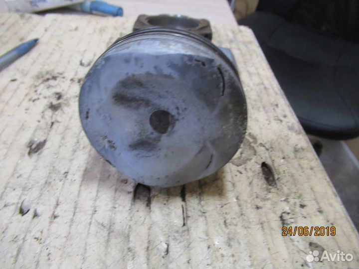 Поршень шатун Ауди А8 Q7 Олроуд 4,2