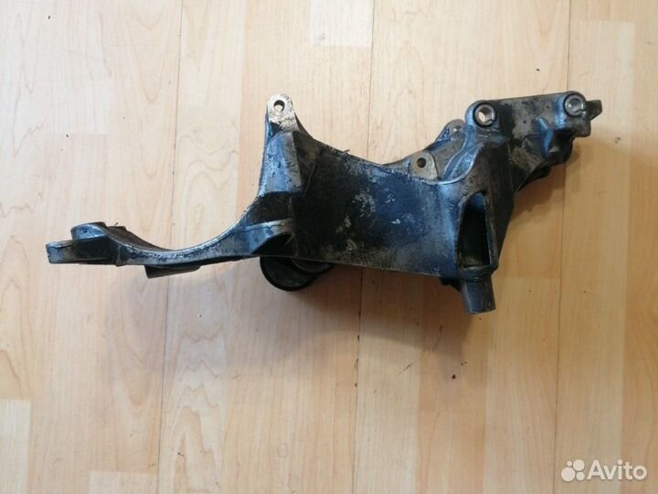Кронштейн Генератора Renault K4M 1.6