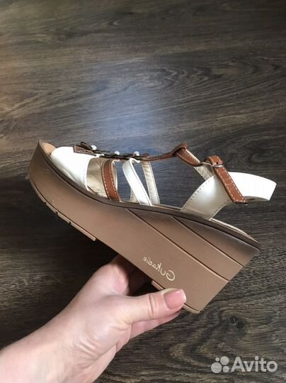 Босоножки женские