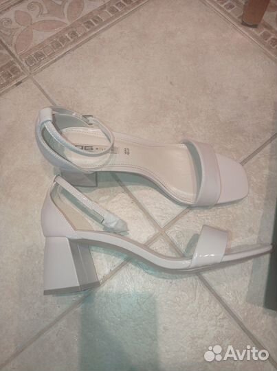 Босоножки женские новые