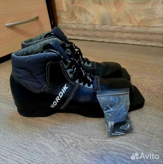 Лыжные ботинки