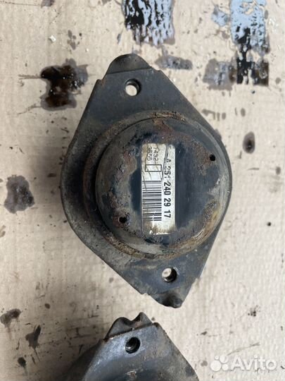 Опора двигателя Mercedes Benz W164 M-Klasse (ML)