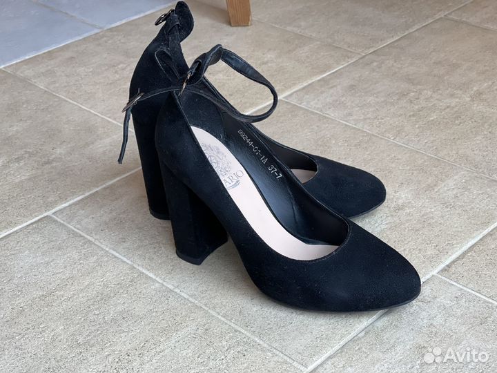 Туфли замшевые черные на застежке