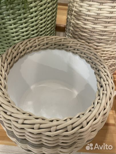 Цветочный горшок из ротанга