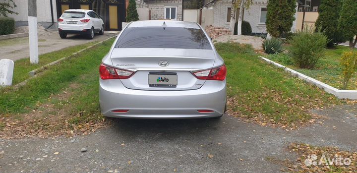 Hyundai Sonata, 2011