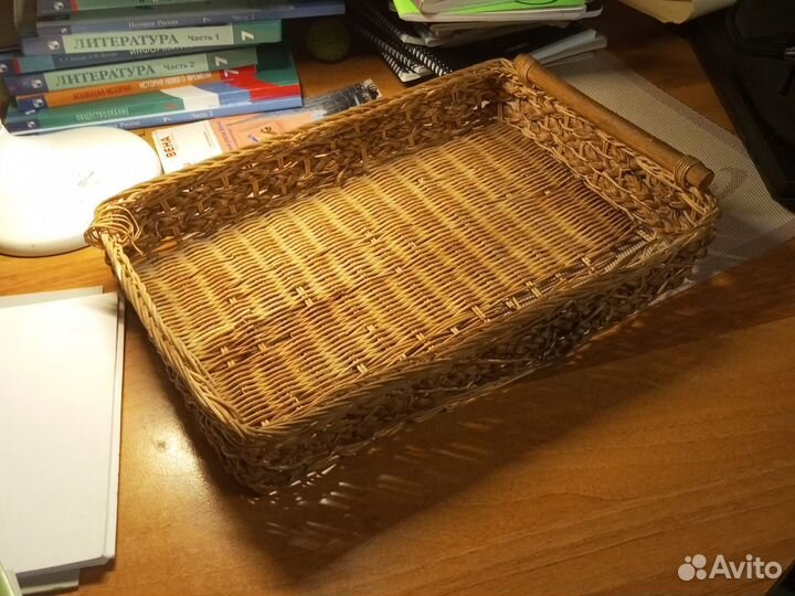Плетеный поднос из ивовой лозы