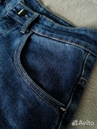 Синие джинсы бананы