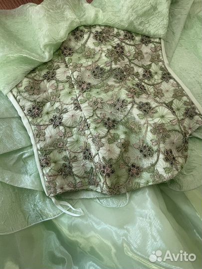 Перчатки и платье