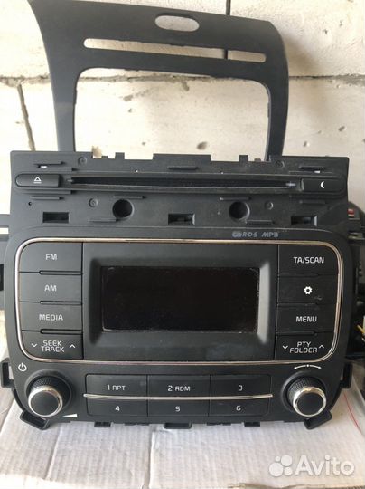 Штатная магнитола Kia Cerato 3 + провода