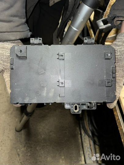 Блок предохранителей салонный Opel Zafira B Z18XER