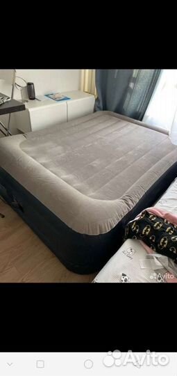 Надувная кровать с насосом двухспальная