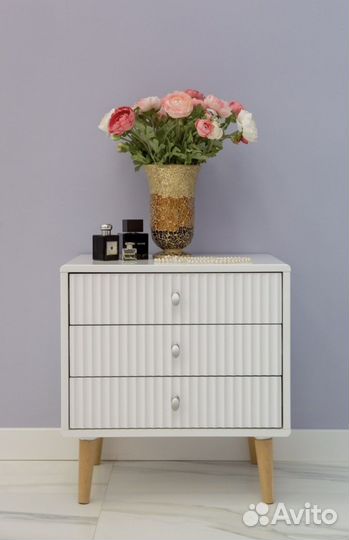 Тумба прикроватная белая