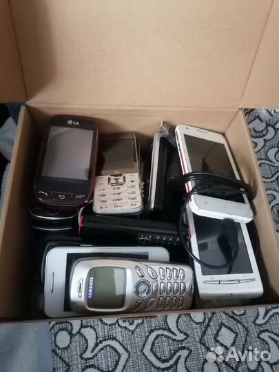 Мобильные телефоны на запчасти