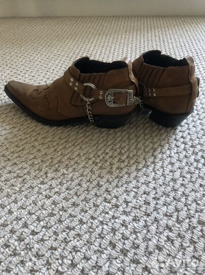 Ботинки казаки 38 Esprit