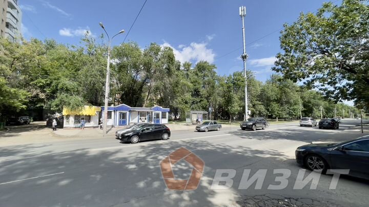 Торговое помещение на первой линии у остановки