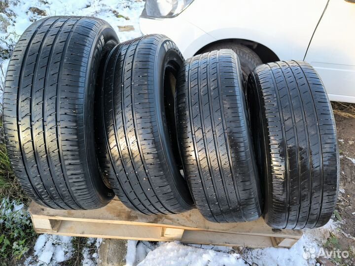 Roadstone N'Fera RU5 235/60 R18 107V