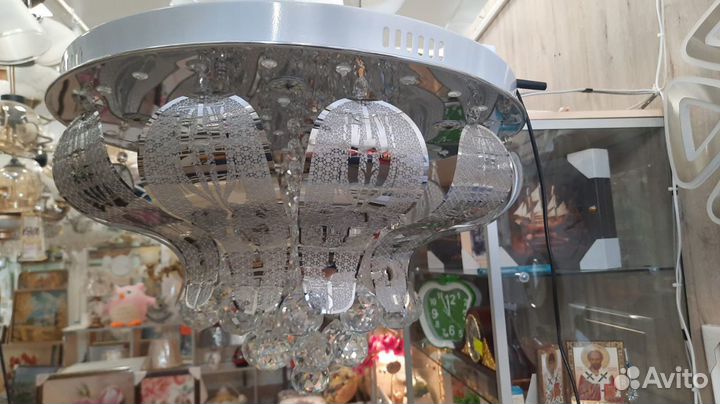 Люстра новая