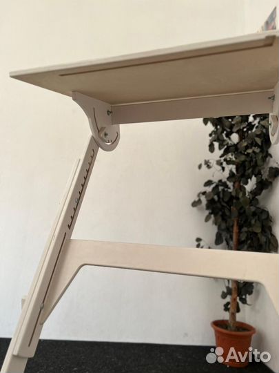 Стоячие парты, конторка