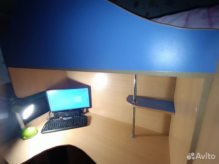 Двухъярусная кровать со шкафом и столом