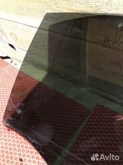 Стекло двери задней левой Kia Quoris