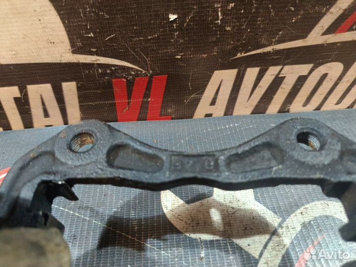 Скоба суппорта передняя правая Daihatsu Move