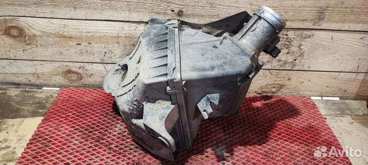 Корпус воздушного фильтра Volkswagen Passat