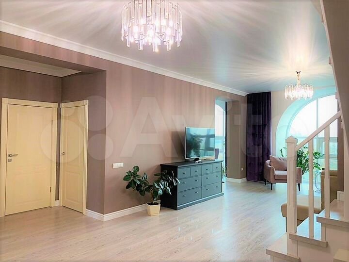 4-к. квартира, 138 м², 5/5 эт.