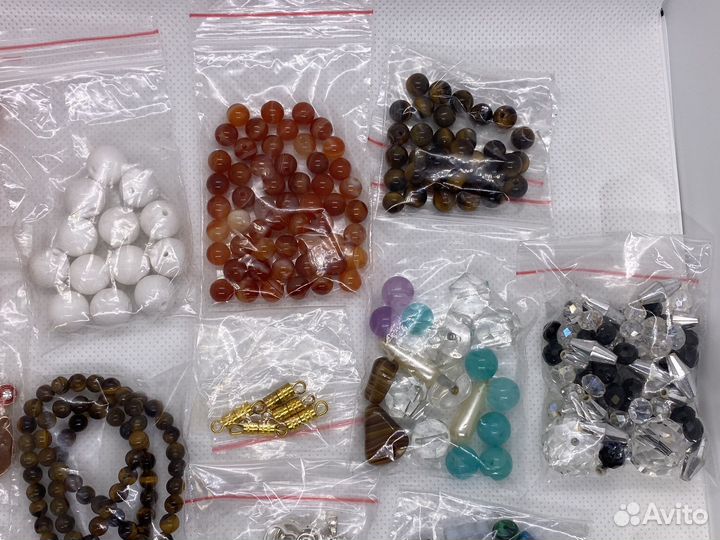 Для рукоделия и творчества.Бусины,замочки