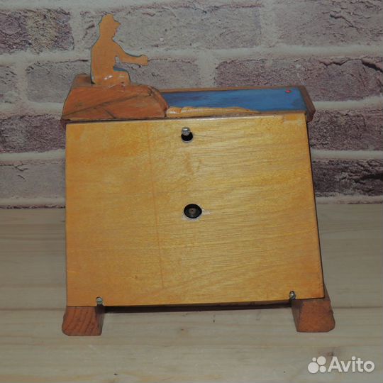 Советские механические настольные часы Народное