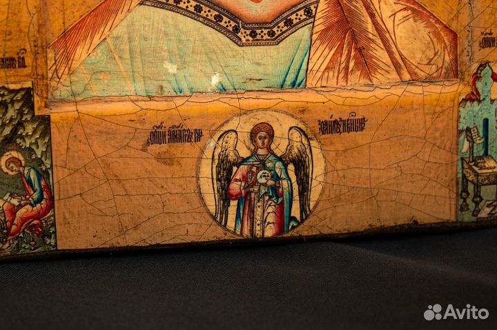 Икона деревянная в ковчеге 