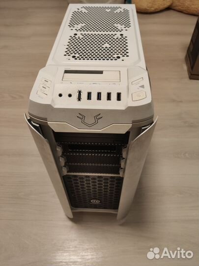Thermaltake armor revo (snow edition)