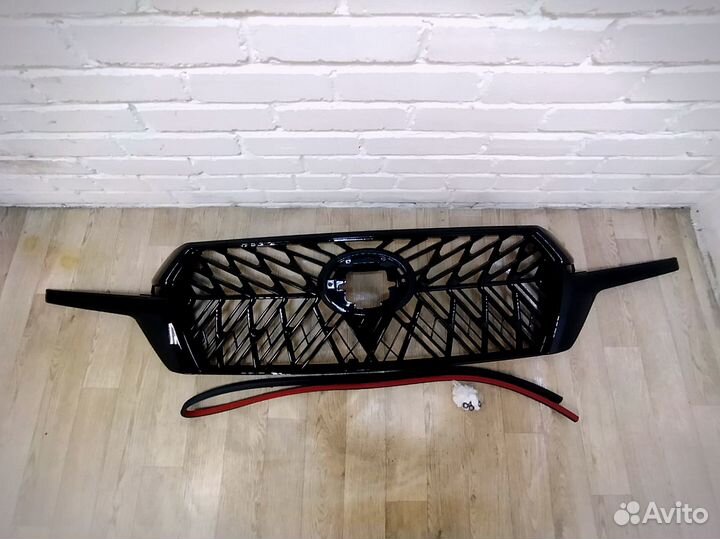 Решетка радиатора Land Cruiser 200 с16г TRD