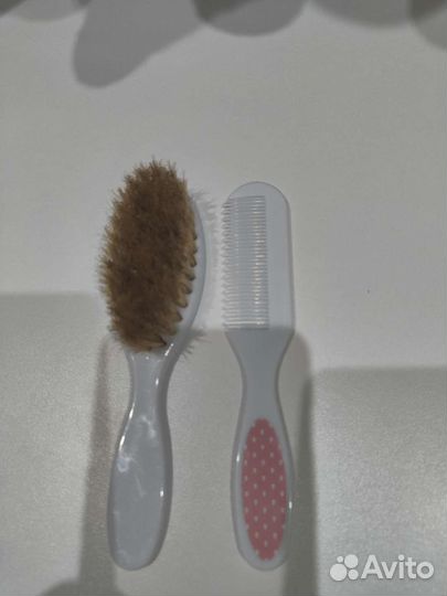 Детская щеточка с расческой от корочек