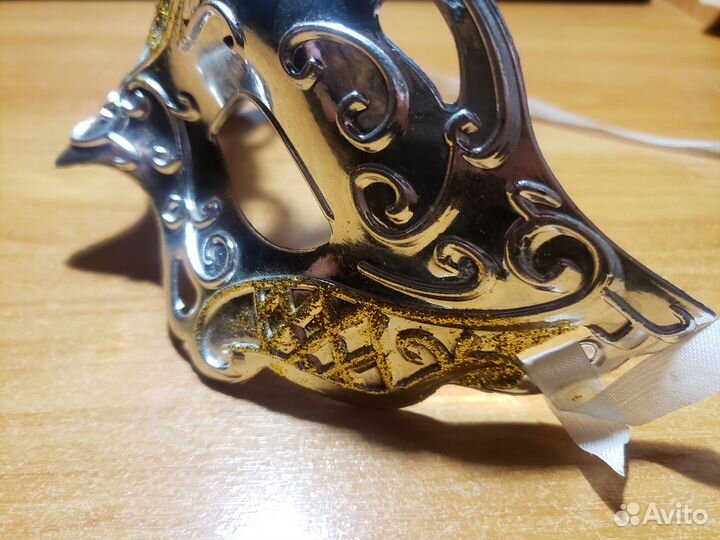 Маска маскарадная