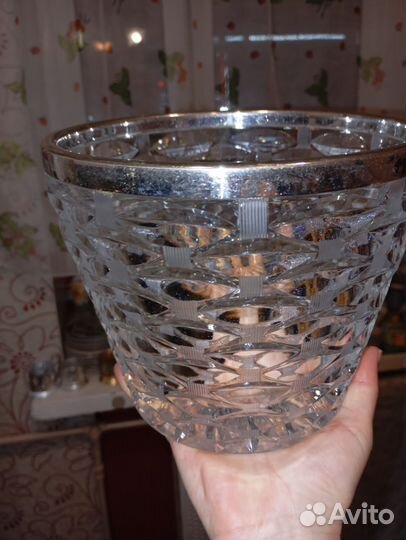 Ваза с железным ободком, хрусталь