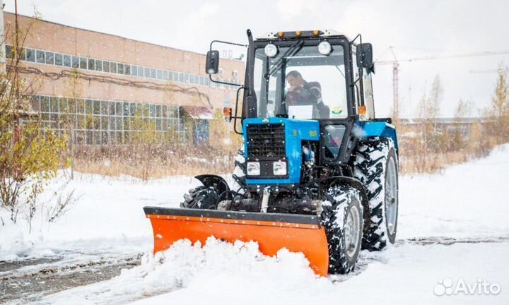 Чистка снега трактором